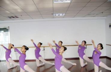 飞扬舞蹈培训中心招少儿中国舞 成人形体班_2
